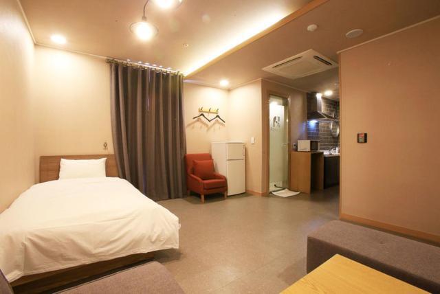 A7 Hotel Σουγόν Εξωτερικό φωτογραφία